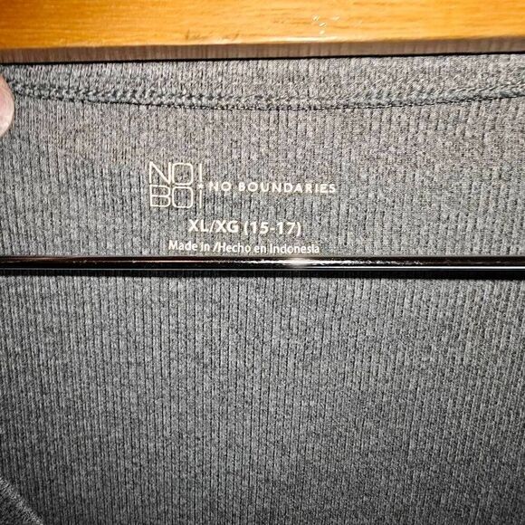 No Boundaries Grey Ribbed V-Neck Tee - Picture 2 of 4